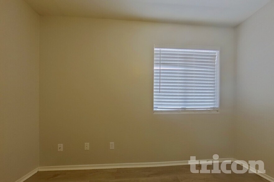 Building Photo - 2215 S 83rd Ln