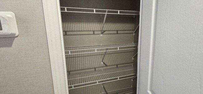 Building Photo - 25 Colony Dr