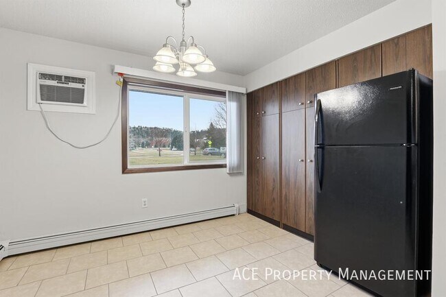 Building Photo - 733 Dakota Dr