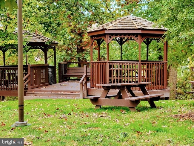 Building Photo - 5901 Mt Eagle Dr