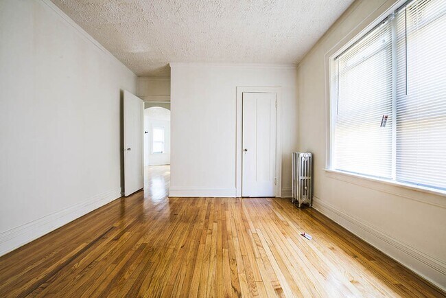 Building Photo - 8236 S Maryland Ave Chicago, IL 60619