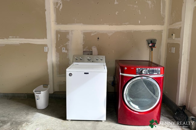 Building Photo - Spacious 2 Bedroom, 2.5 Bathroom Condo wit...