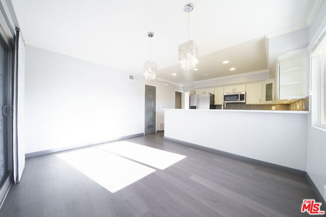 Building Photo - 2830 Lakeridge Ln