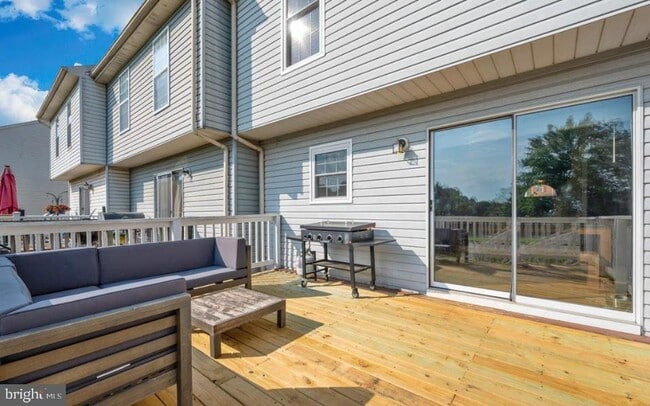 Building Photo - 394 Doral Ct