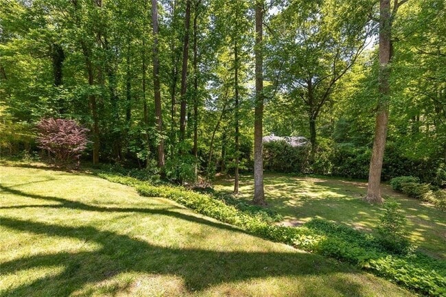 Building Photo - 445 Forest Hills Dr