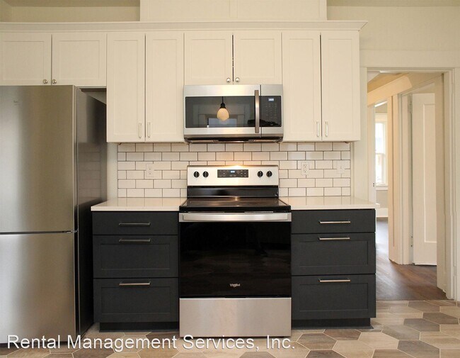 Building Photo - 4 br, 1.5 bath House - 36 NE Beech St # A