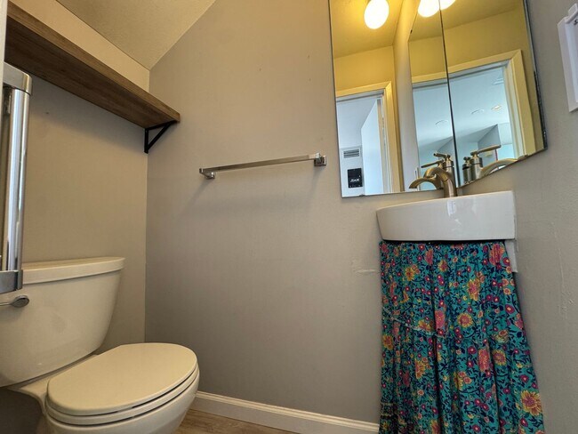 Building Photo - All Utilities Included! Condo in Winrock Villas