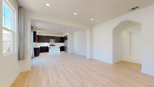 Building Photo - 1605 Rose Clover St