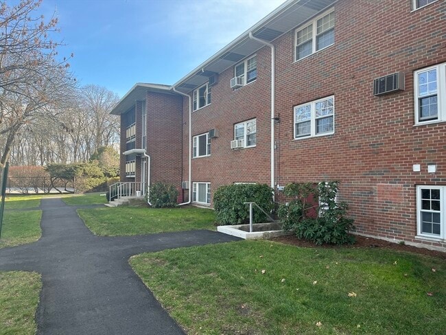 Building Photo - 221 Rock St