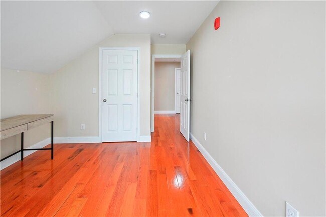 Building Photo - 298 Wickenden St