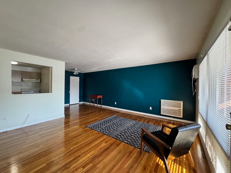 Building Photo - 32 Park Avenue Ct