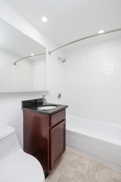 Building Photo - 1410 Columbia Rd