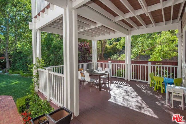 Building Photo - 7120 Pacific View Dr