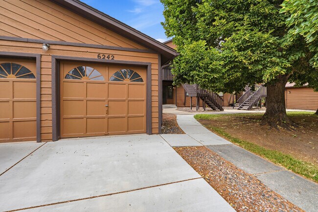 Building Photo - 6242 Willow Ln