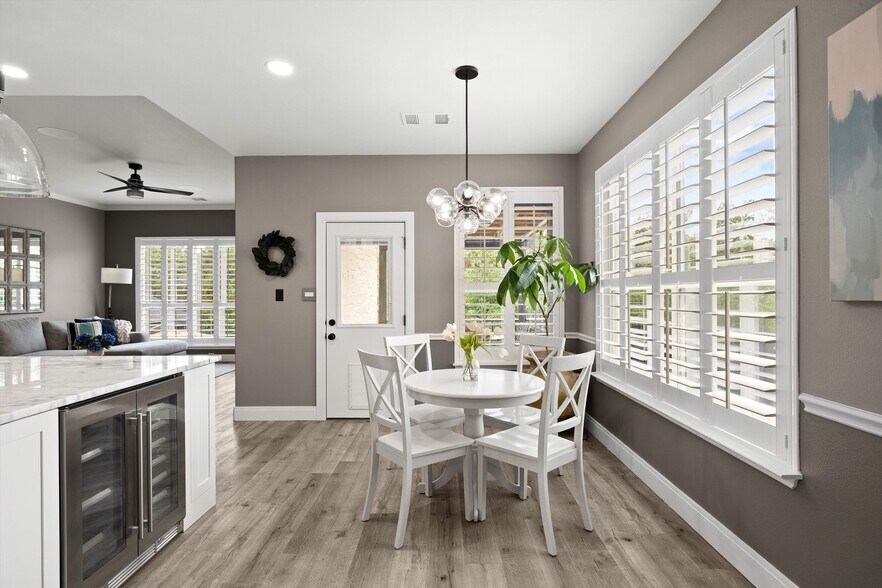 Breakfast Room - 291 Torrington Dr