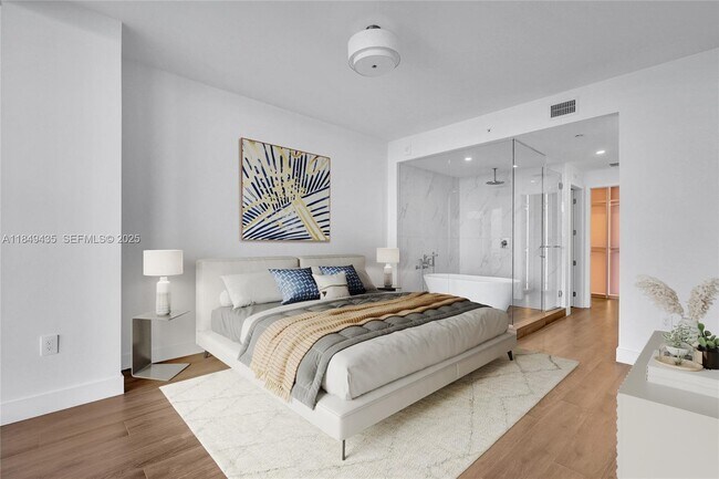 Building Photo - 700 NE 24th St