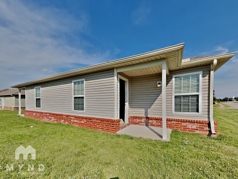 Building Photo - 5606 N 35th St