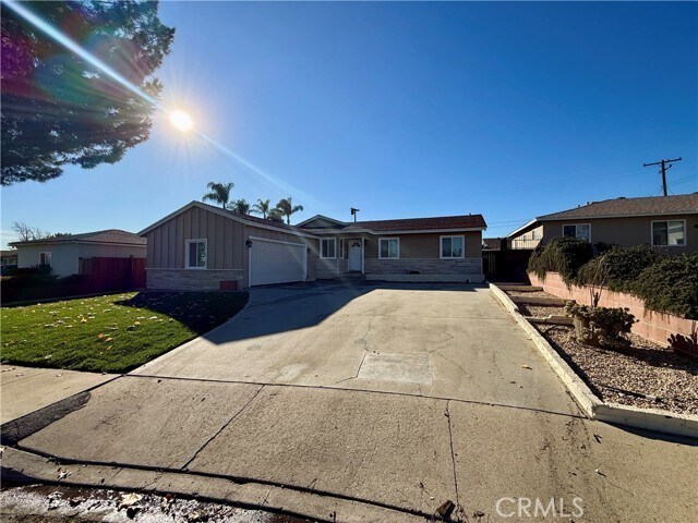 Building Photo - 885 Altura Way