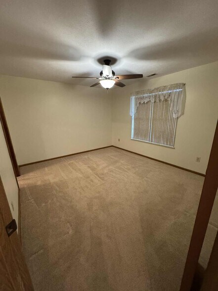 Building Photo - 69 Ashford Dr