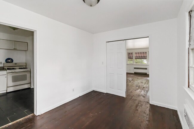 Building Photo - 167 S Munn Ave