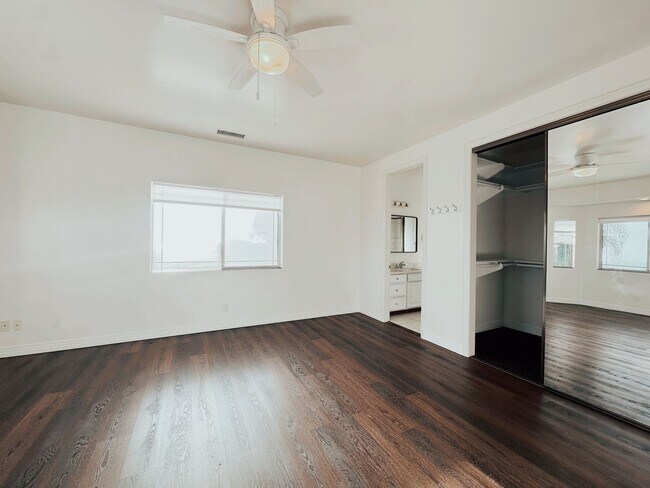 Building Photo - Multi-Generational 5-Bedroom, 4 Bath Home ...