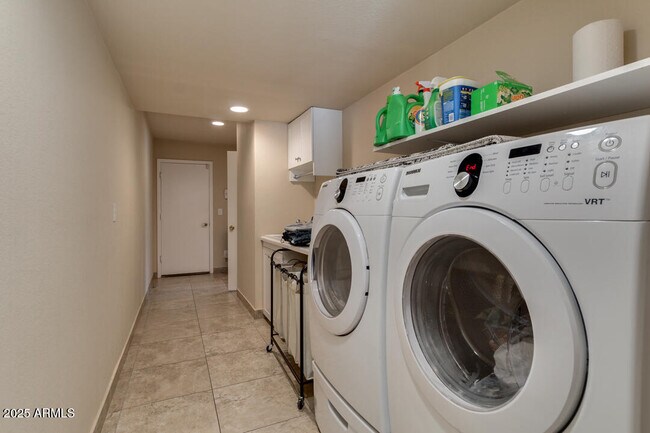 Building Photo - 6768 E Grandview Dr