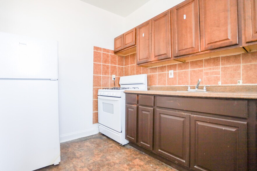 Building Photo - 4730 N Spaulding Ave