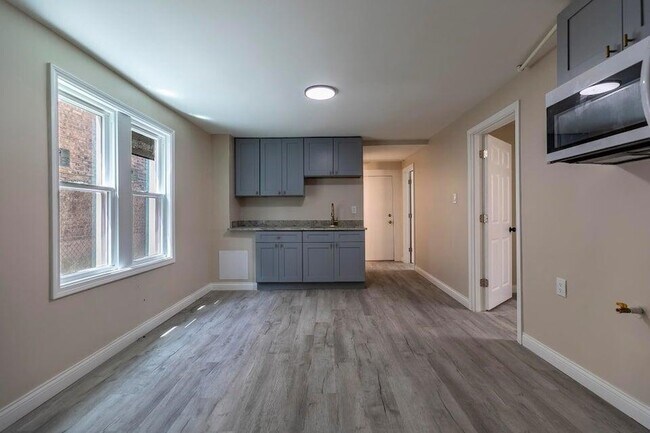 Building Photo - 2604 Schrage Ave