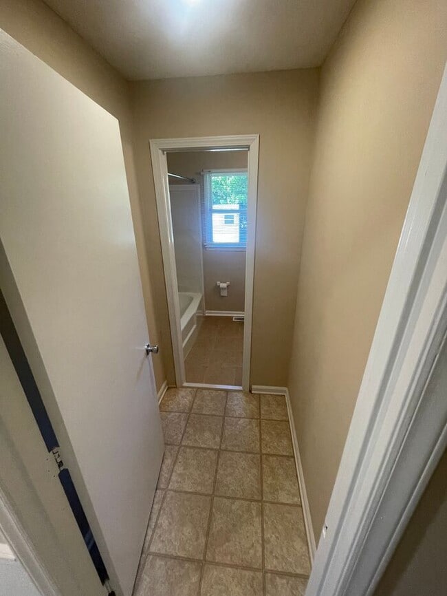 Building Photo - 705 Harris Rd