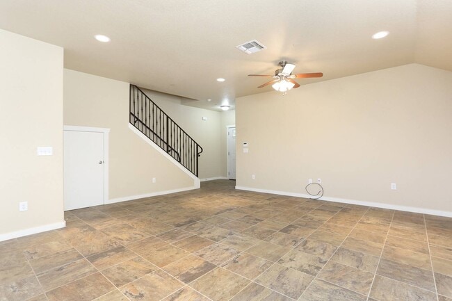Building Photo - 213 Circle Ct