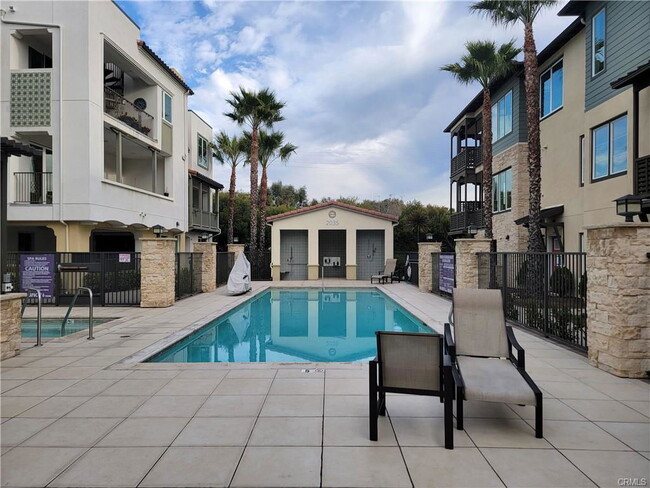 Primary Photo - 325 Doheny Way