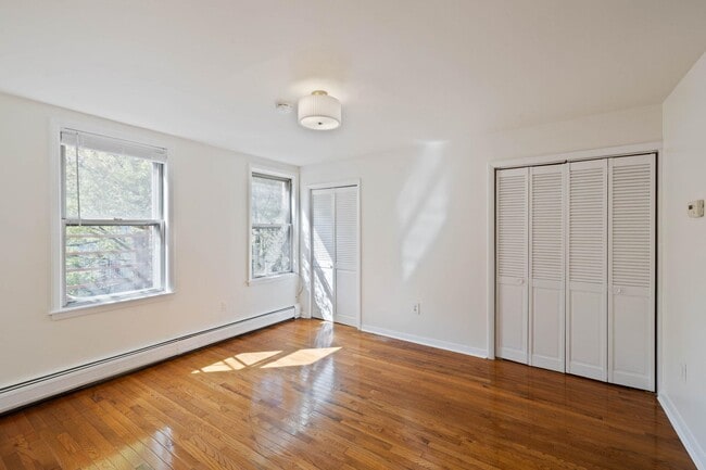 Building Photo - 330 2nd St