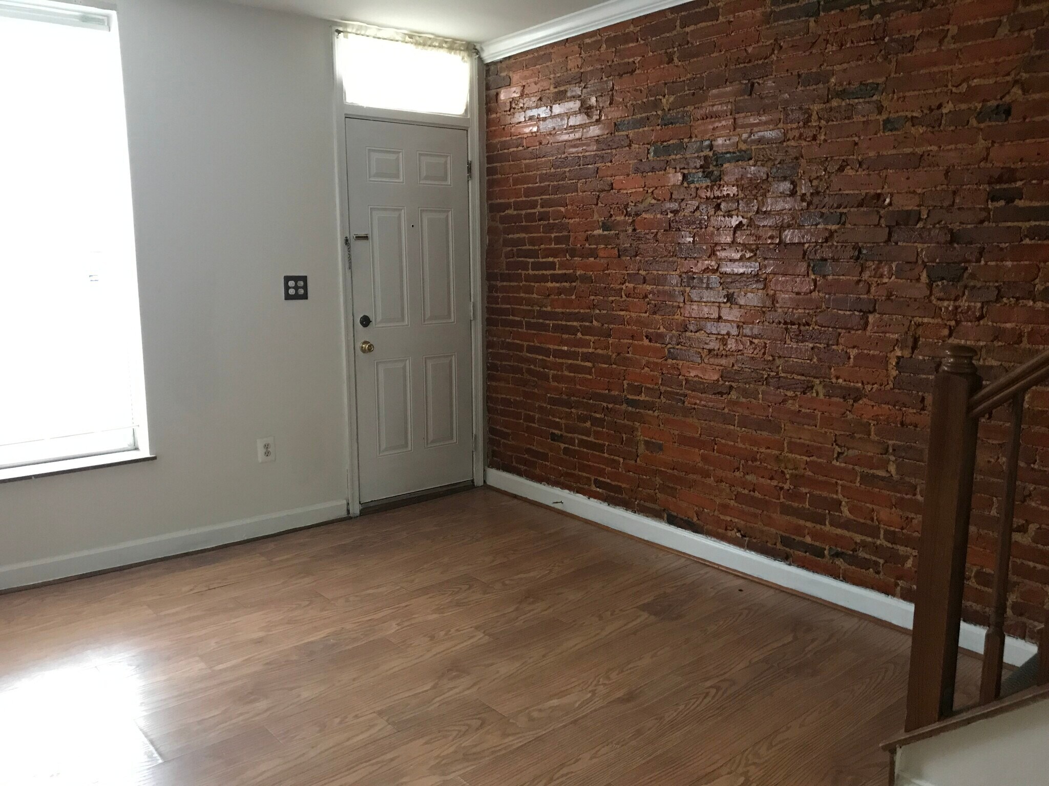 Living room exposed brick wall - 1419 Ward St