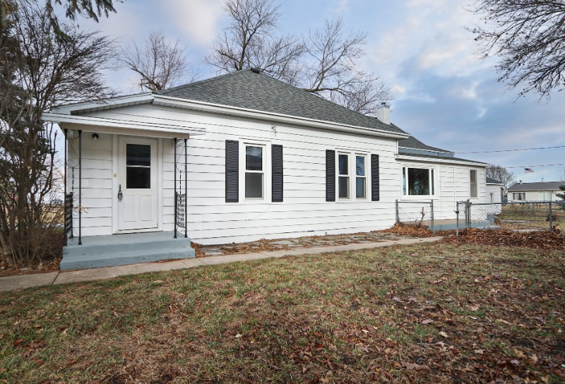 Building Photo - 213 Iowa St