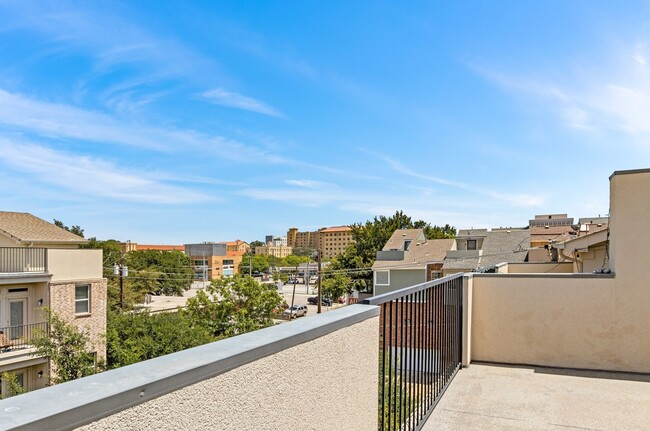 Rooftop Deck - 1304 Palm Canyon Dr