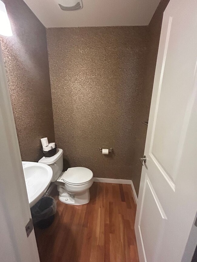 Building Photo - 2106 Yakima Ct S
