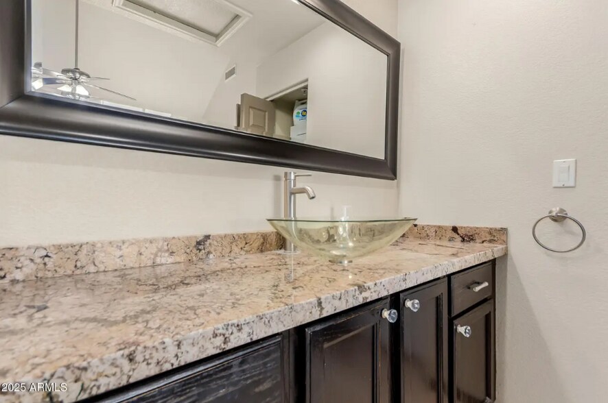 Building Photo - 1633 E Lakeside Dr