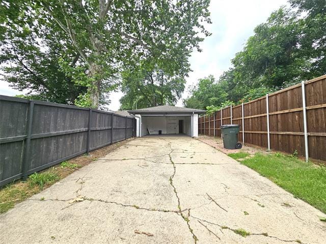 Building Photo - 1304 Oakhill Dr
