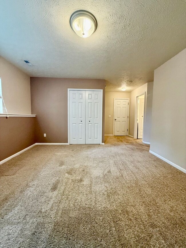 Building Photo - Three Bedroom Condo in Kalamazoo