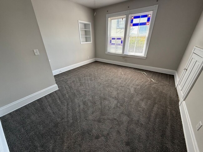 Building Photo - 112 W Nixon St