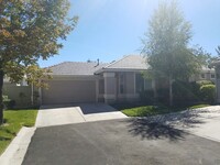 Building Photo - Desirable gated community