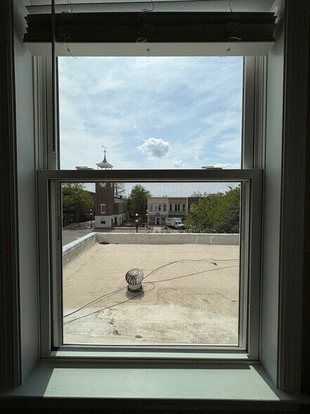 Building Photo - 107 Screven St