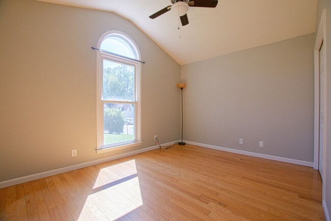 Building Photo - Updated Three Bedroom!