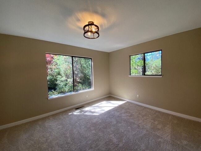 Building Photo - 10959 Alta Sierra Dr