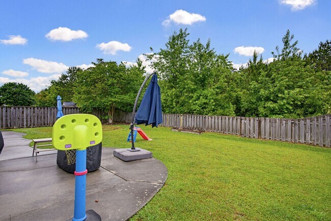 Building Photo - Beautiful home in The Neighborhoods of Holly Ridge