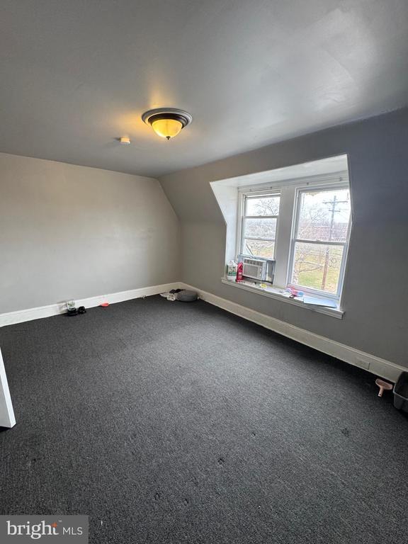 Building Photo - 533 Buttonwood St