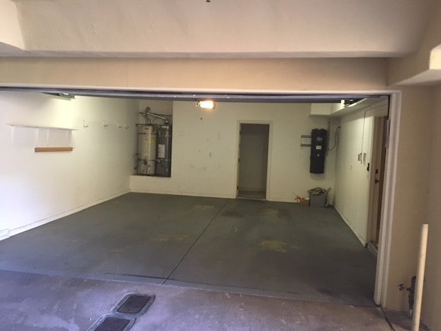 2-car garage - 723 S Broadway