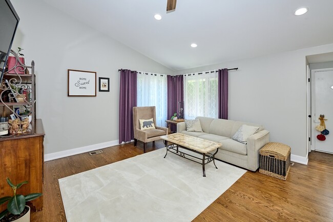 Building Photo - 1226 Longmeadow Dr