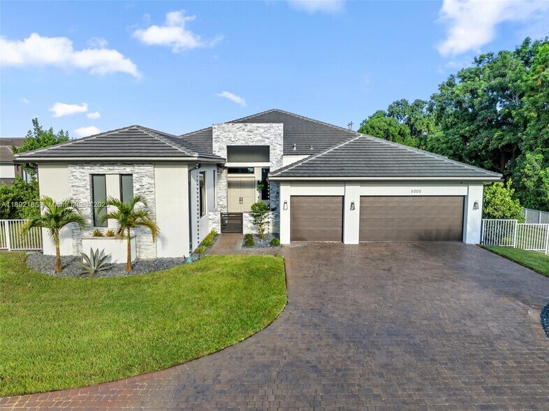 Building Photo - 5000 SW 159th Ave