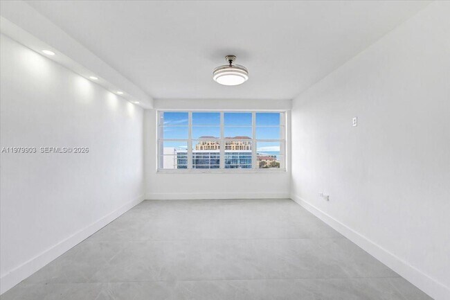 Building Photo - 3111 N Ocean Dr